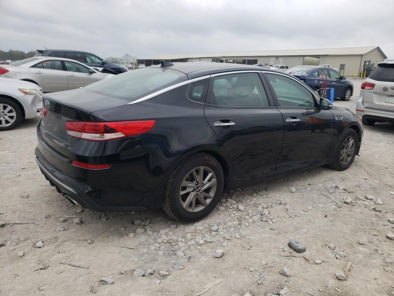 Photo 2 VIN: 5XXGT4L3XKG333357 - KIA OPTIMA 