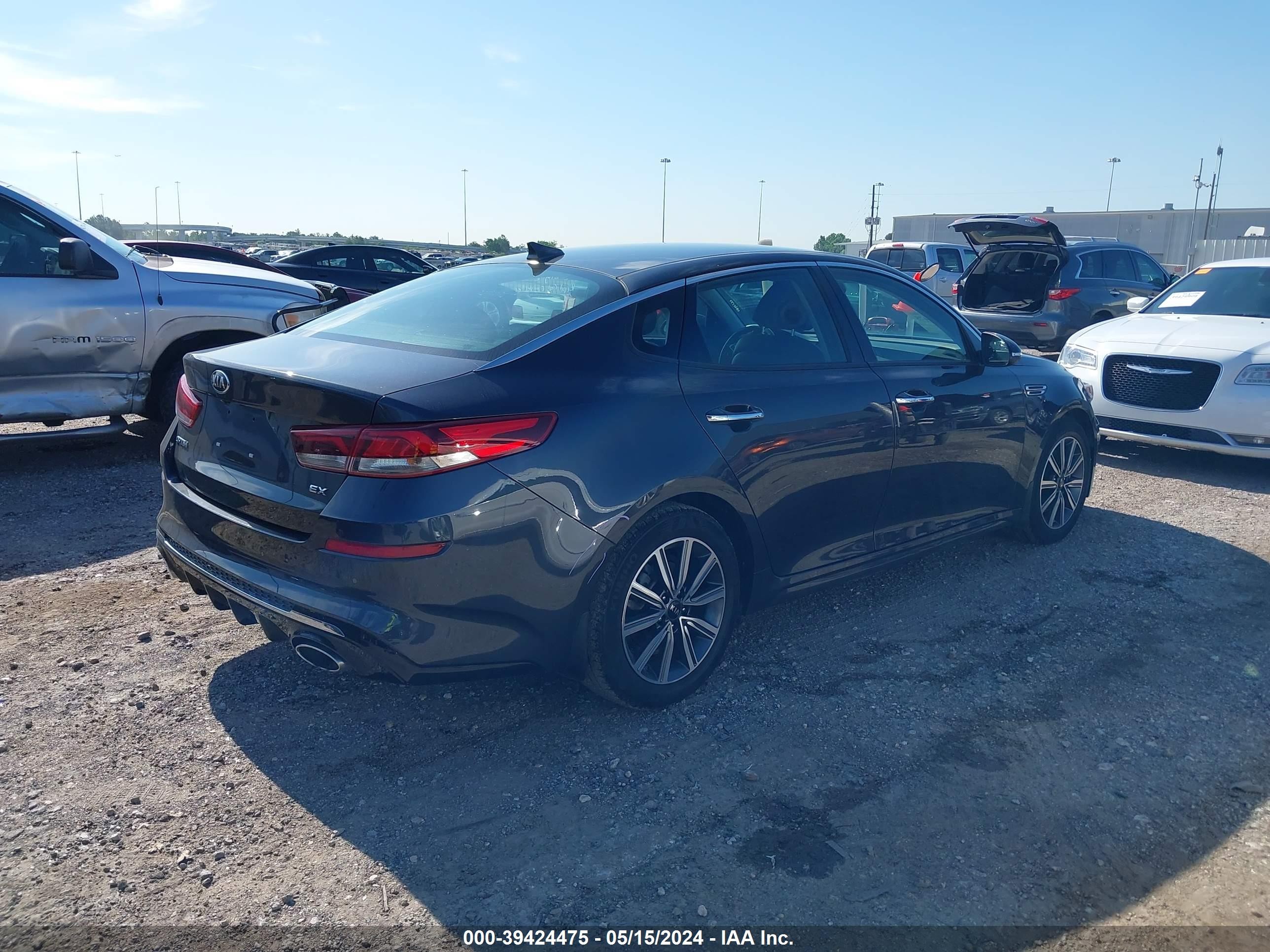 Photo 3 VIN: 5XXGU4L15KG323458 - KIA OPTIMA 