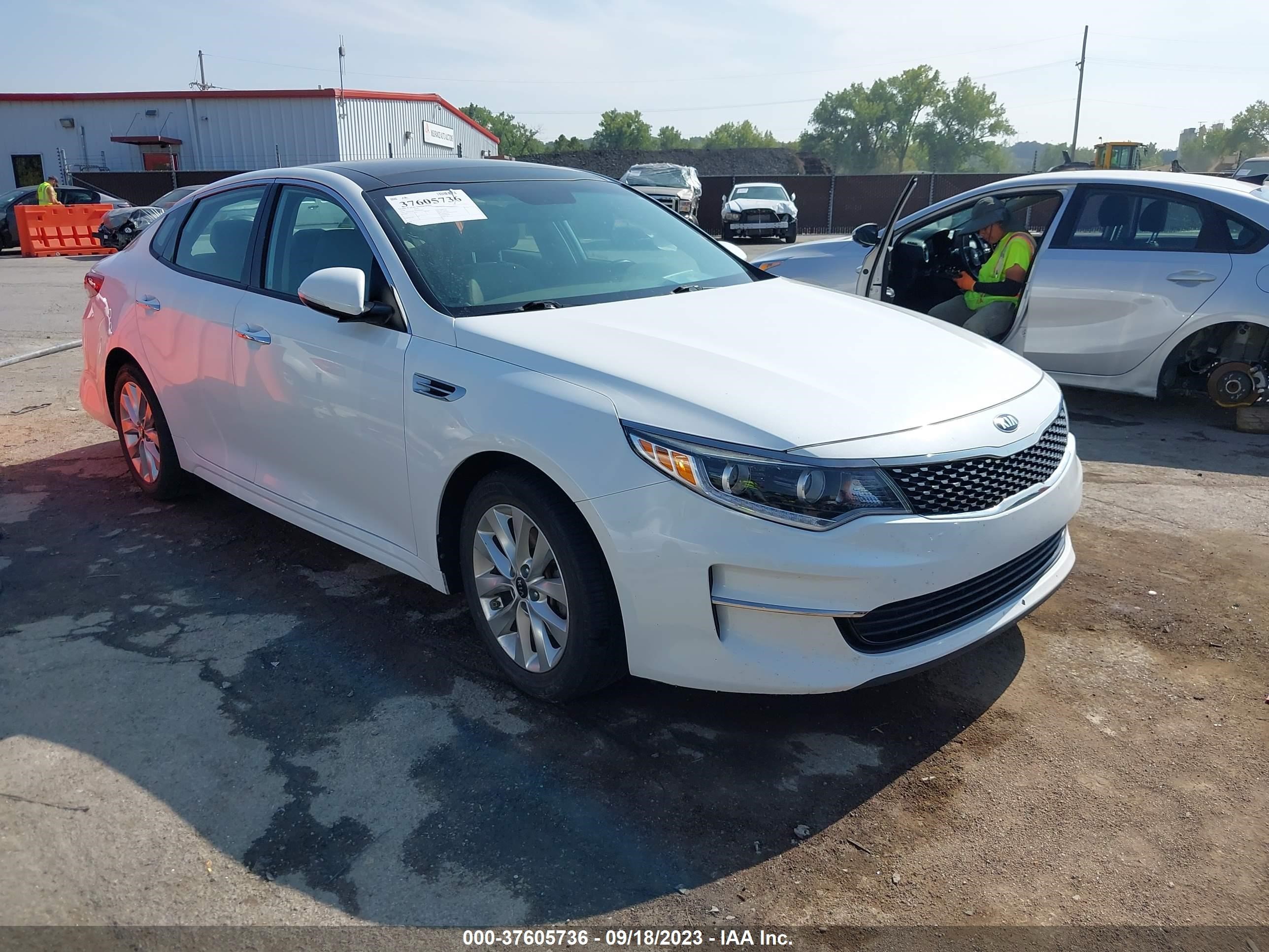 Photo 0 VIN: 5XXGU4L30GG063852 - KIA OPTIMA 