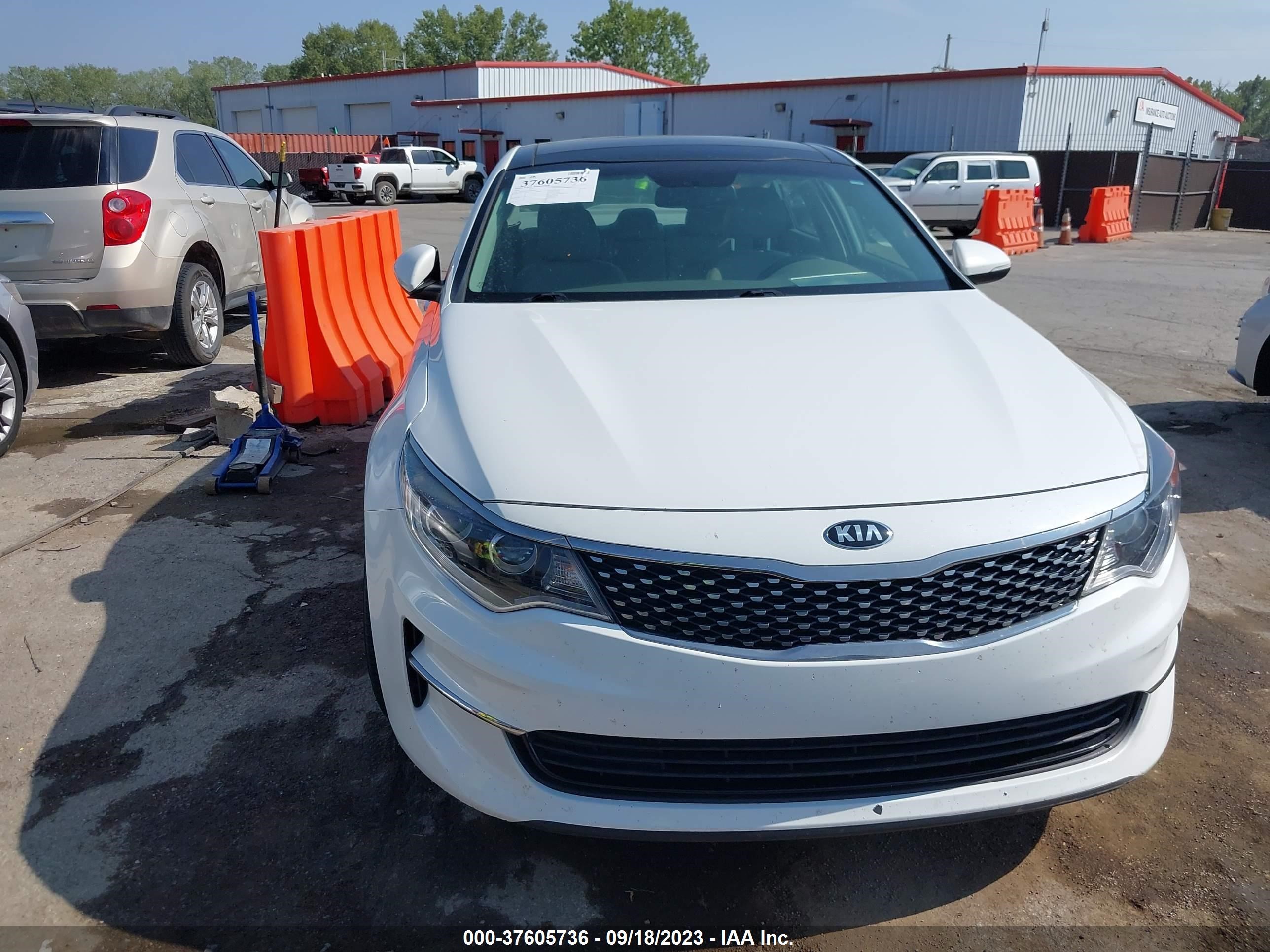 Photo 10 VIN: 5XXGU4L30GG063852 - KIA OPTIMA 