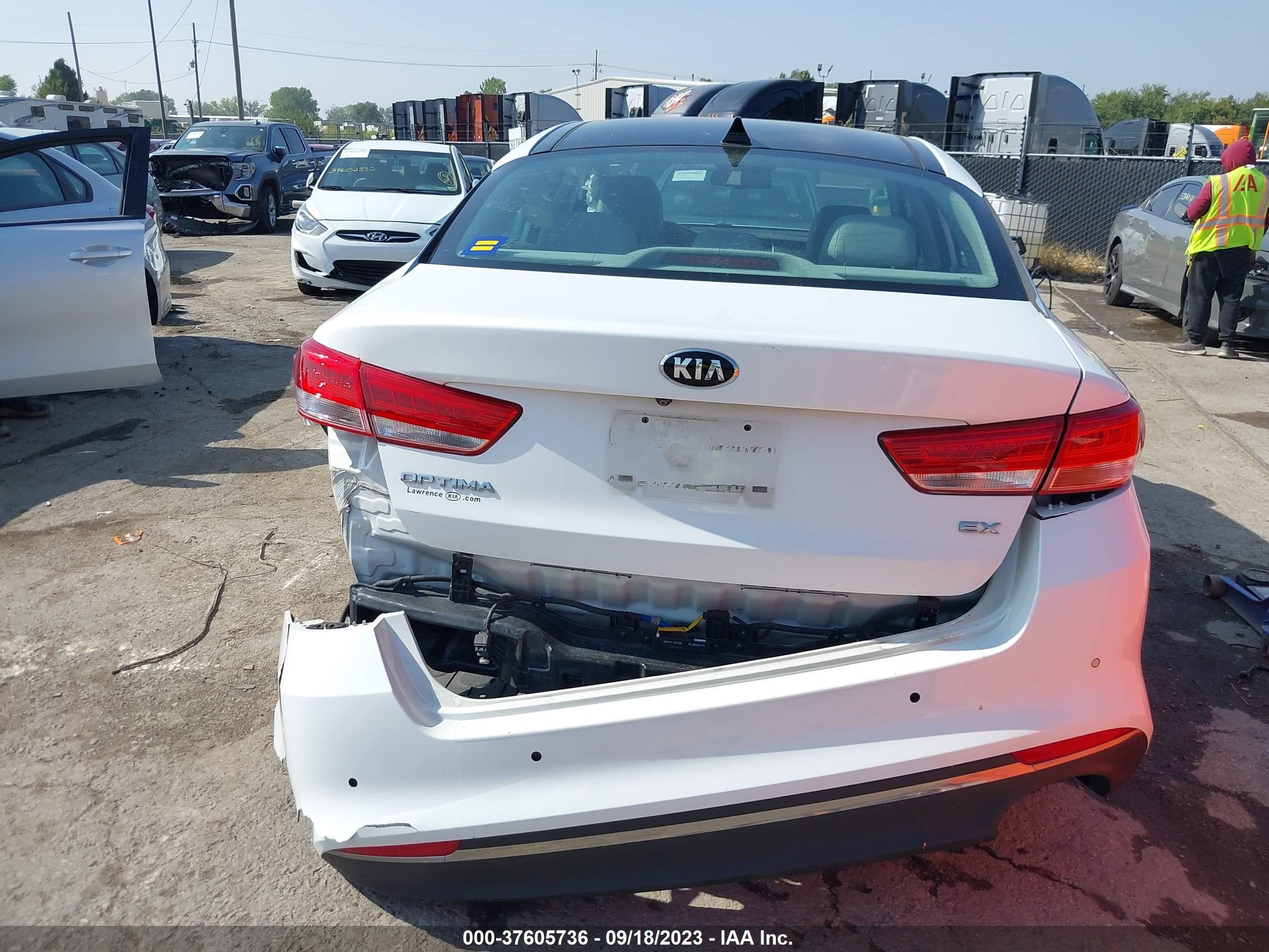 Photo 14 VIN: 5XXGU4L30GG063852 - KIA OPTIMA 