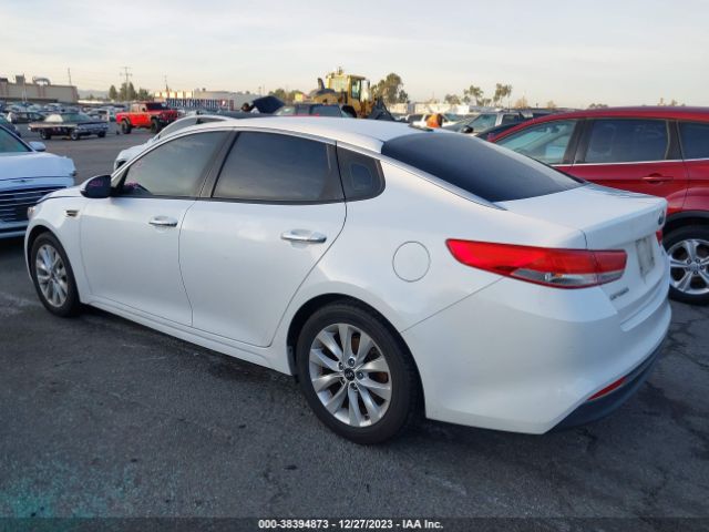 Photo 2 VIN: 5XXGU4L30HG129429 - KIA OPTIMA 