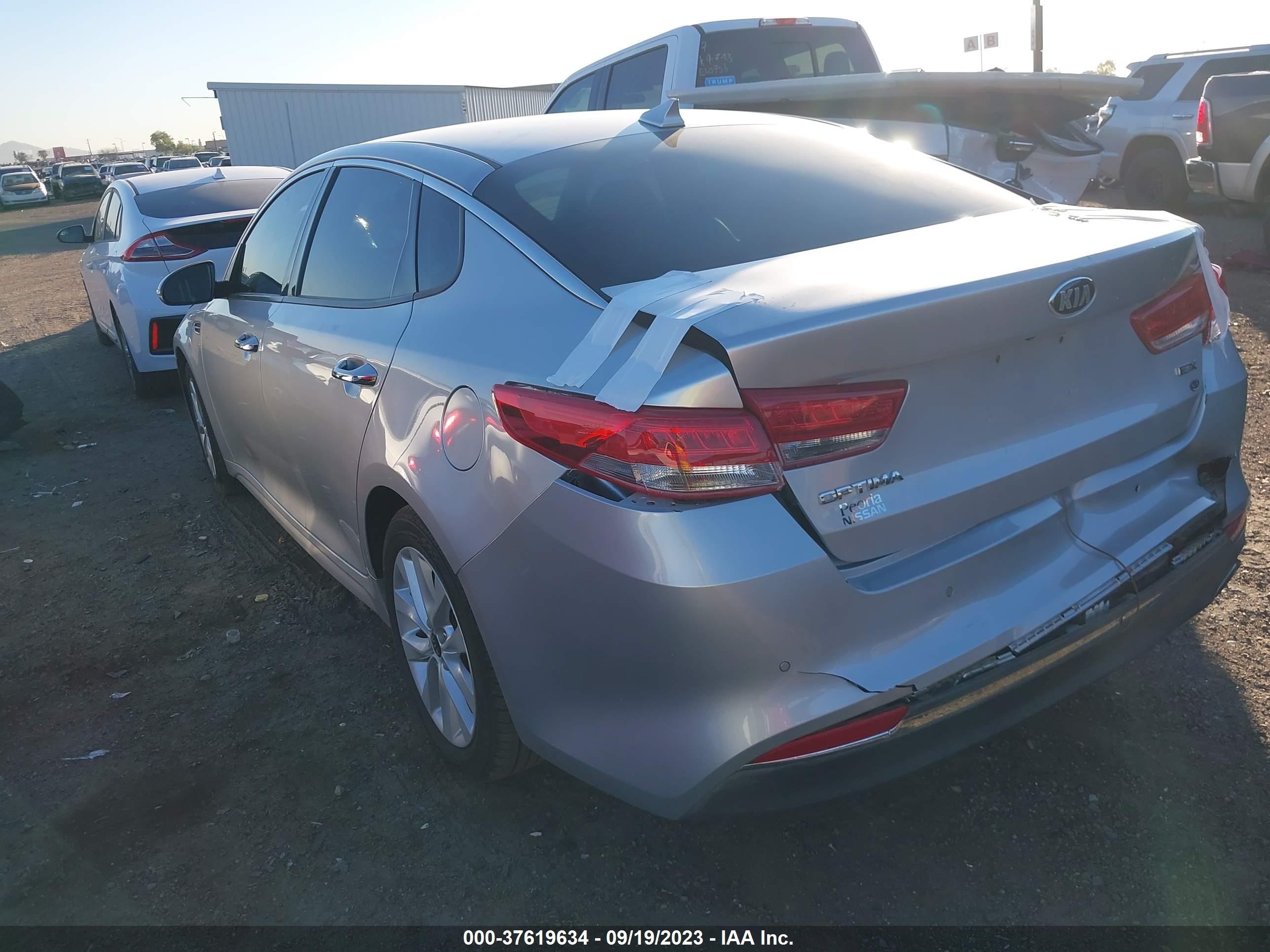 Photo 2 VIN: 5XXGU4L30JG274945 - KIA OPTIMA 