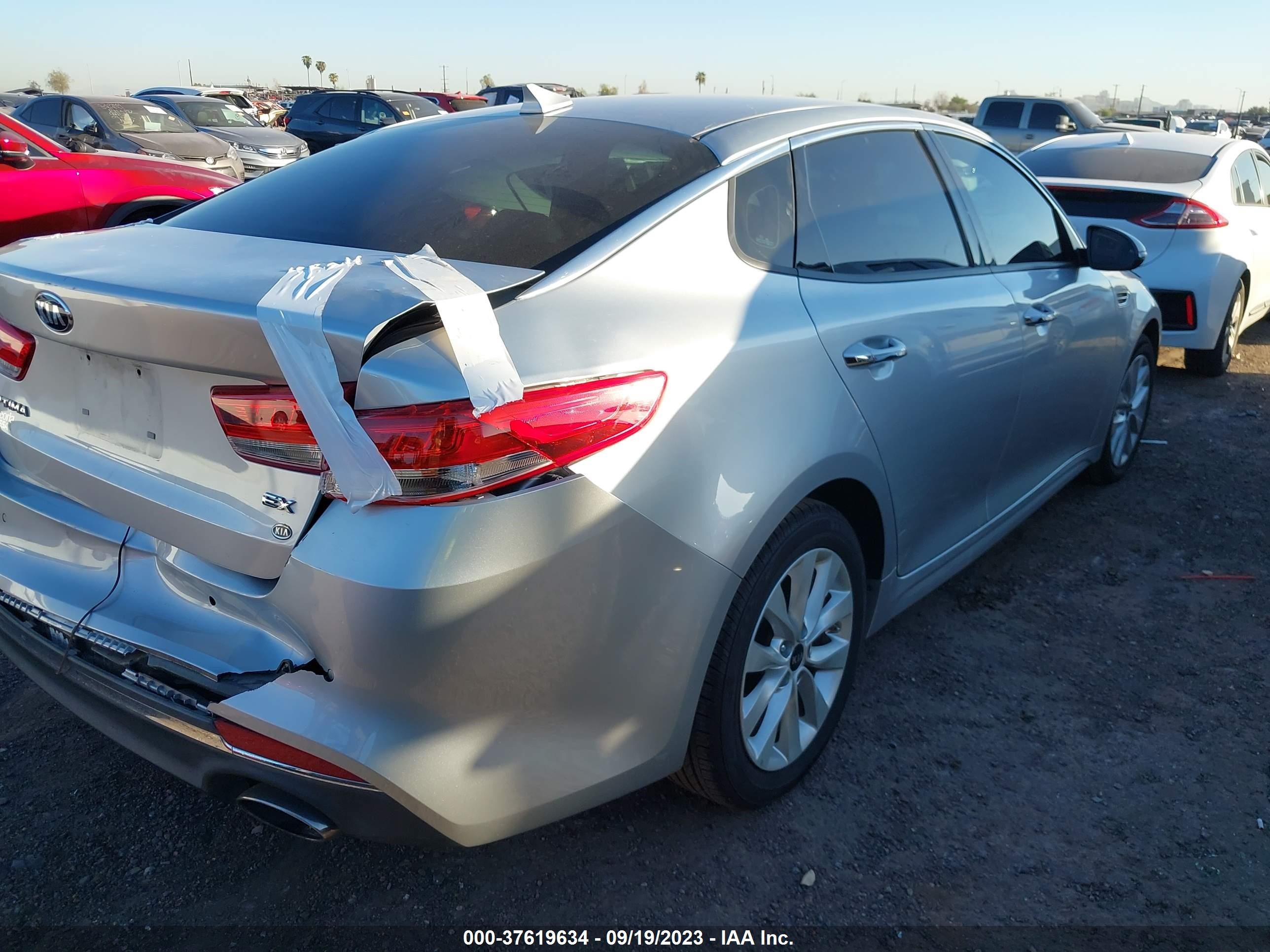 Photo 3 VIN: 5XXGU4L30JG274945 - KIA OPTIMA 