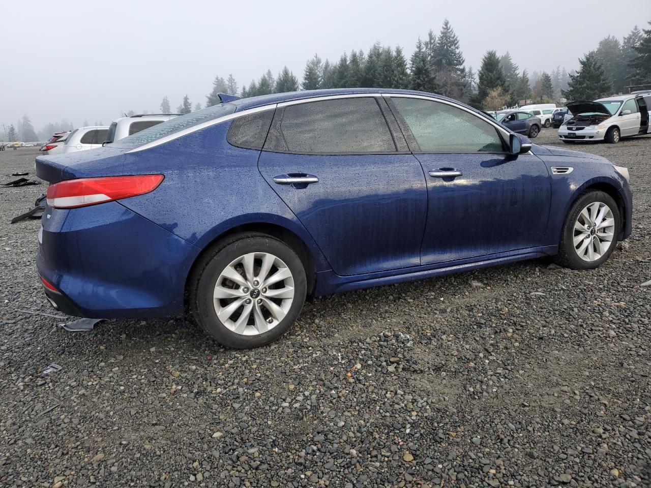 Photo 2 VIN: 5XXGU4L31HG137023 - KIA OPTIMA 