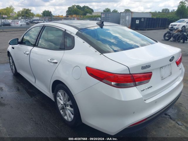 Photo 2 VIN: 5XXGU4L31JG187488 - KIA OPTIMA 