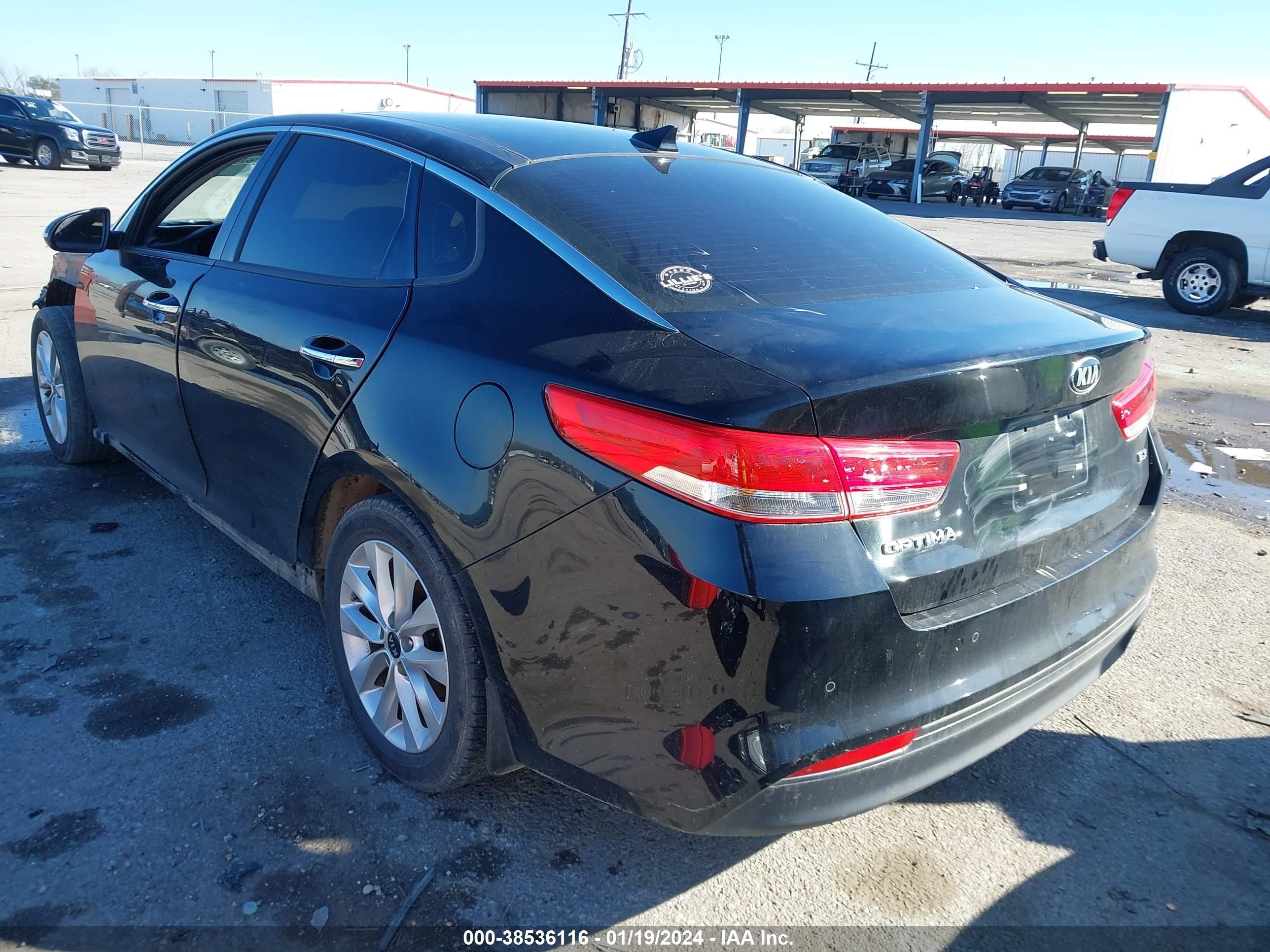 Photo 2 VIN: 5XXGU4L31JG215788 - KIA OPTIMA 