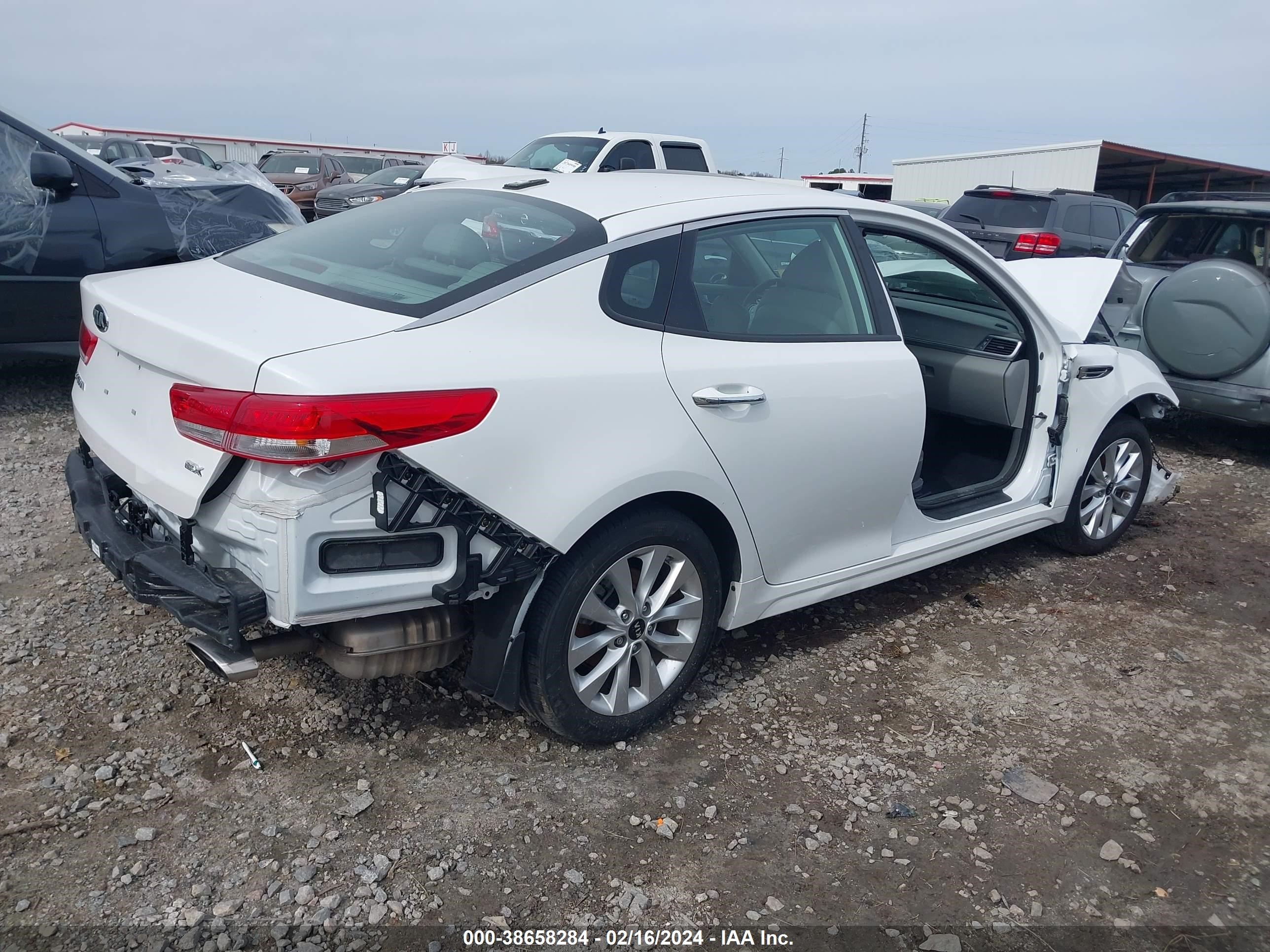 Photo 3 VIN: 5XXGU4L32GG050505 - KIA OPTIMA 