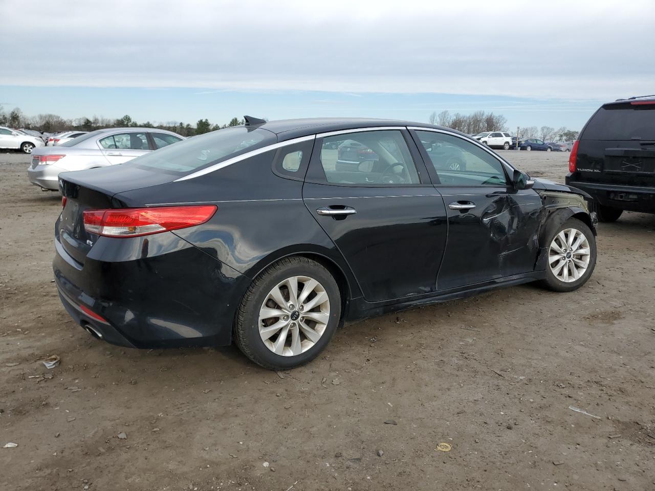 Photo 2 VIN: 5XXGU4L32JG245690 - KIA OPTIMA 