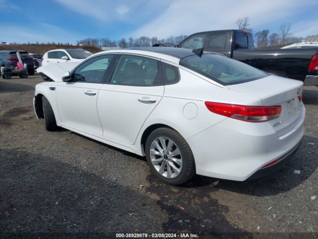 Photo 2 VIN: 5XXGU4L32JG246662 - KIA OPTIMA 