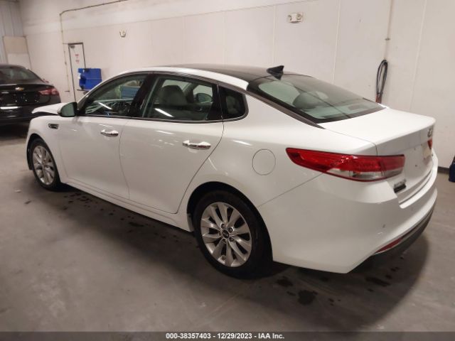 Photo 2 VIN: 5XXGU4L33JG184141 - KIA OPTIMA 