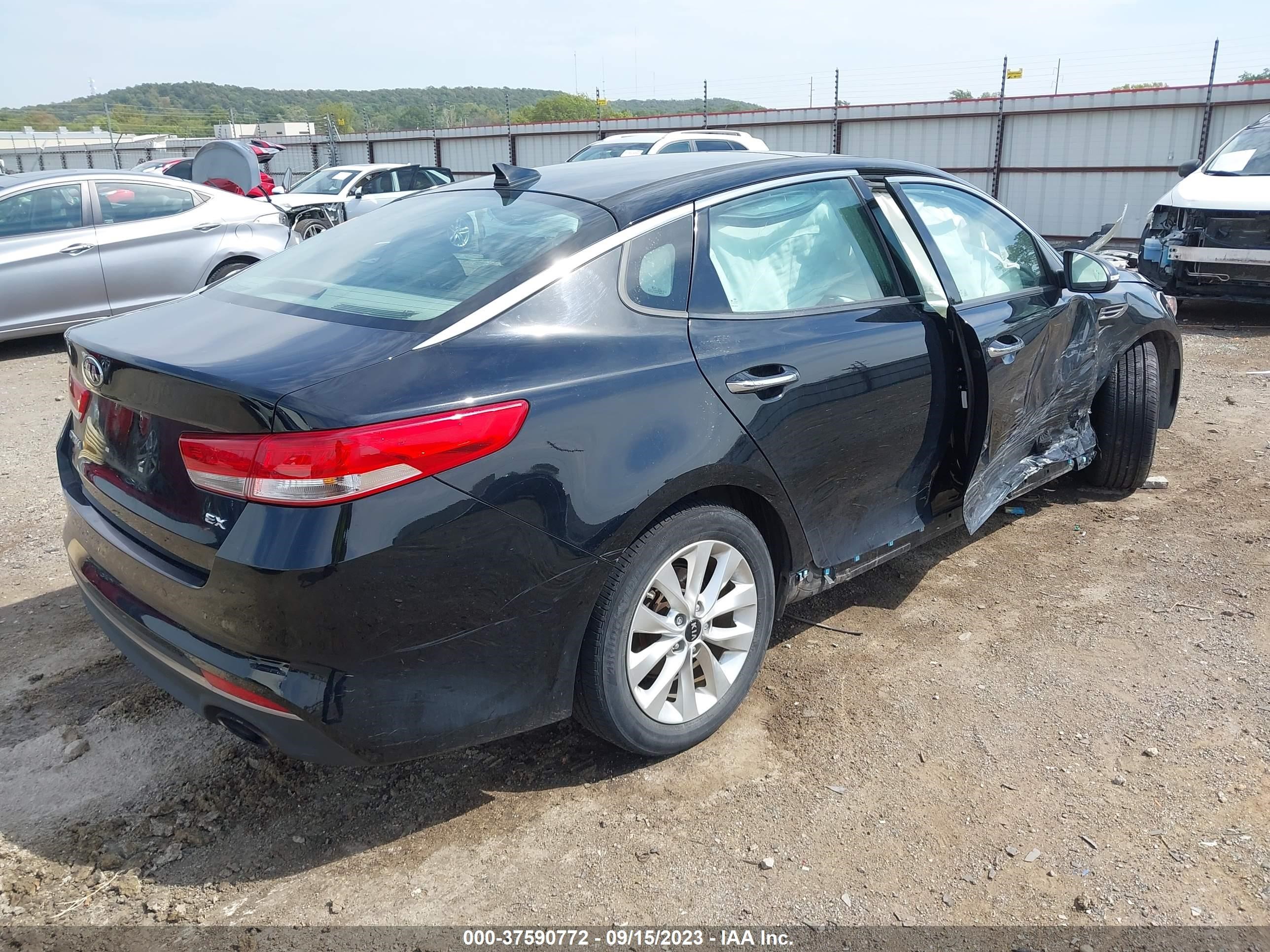 Photo 3 VIN: 5XXGU4L34GG050358 - KIA OPTIMA 