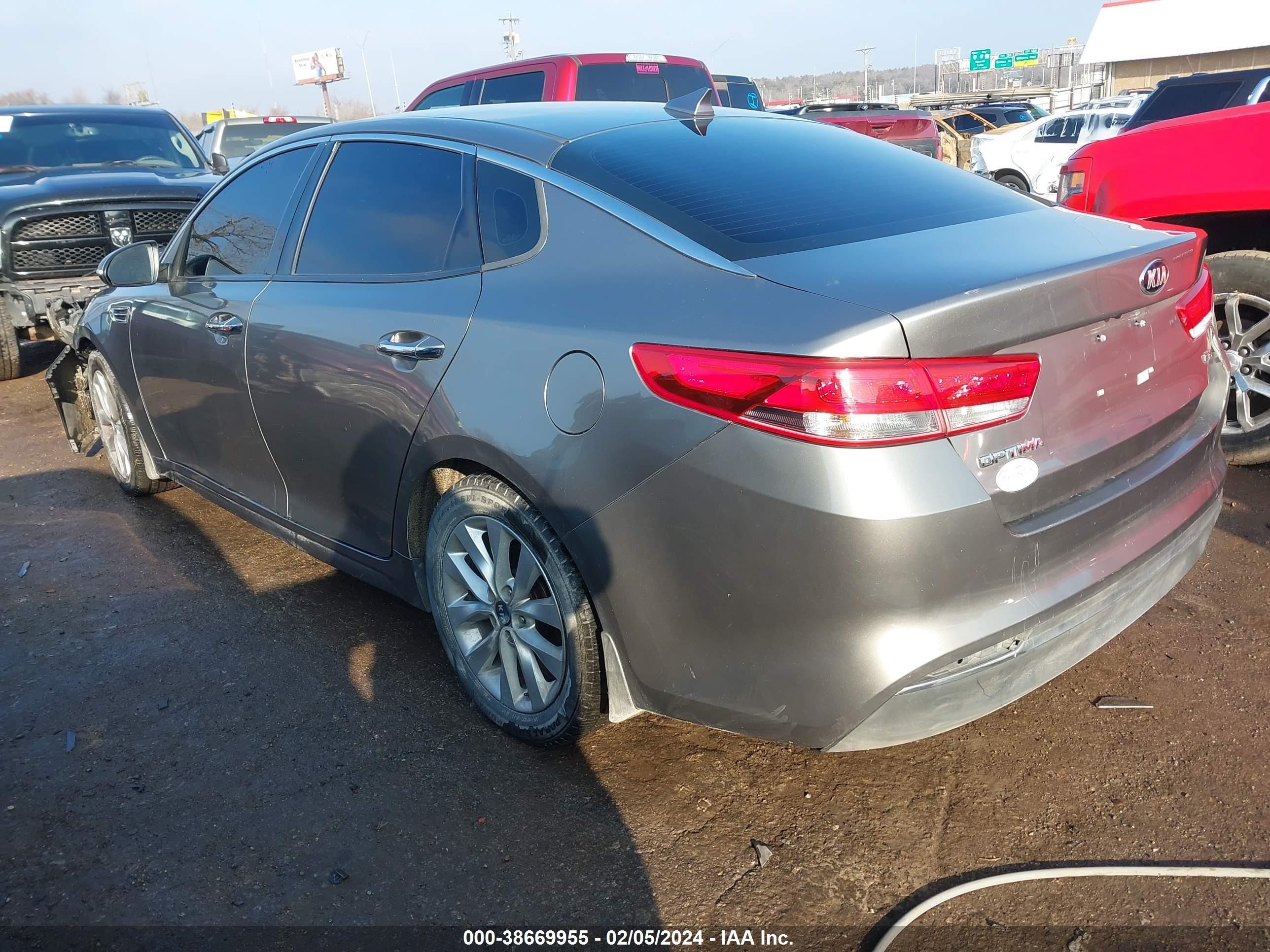 Photo 2 VIN: 5XXGU4L34HG172171 - KIA OPTIMA 