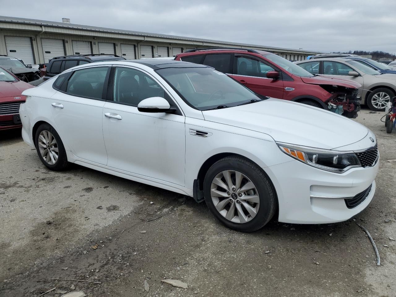 Photo 3 VIN: 5XXGU4L35GG012119 - KIA OPTIMA EX 