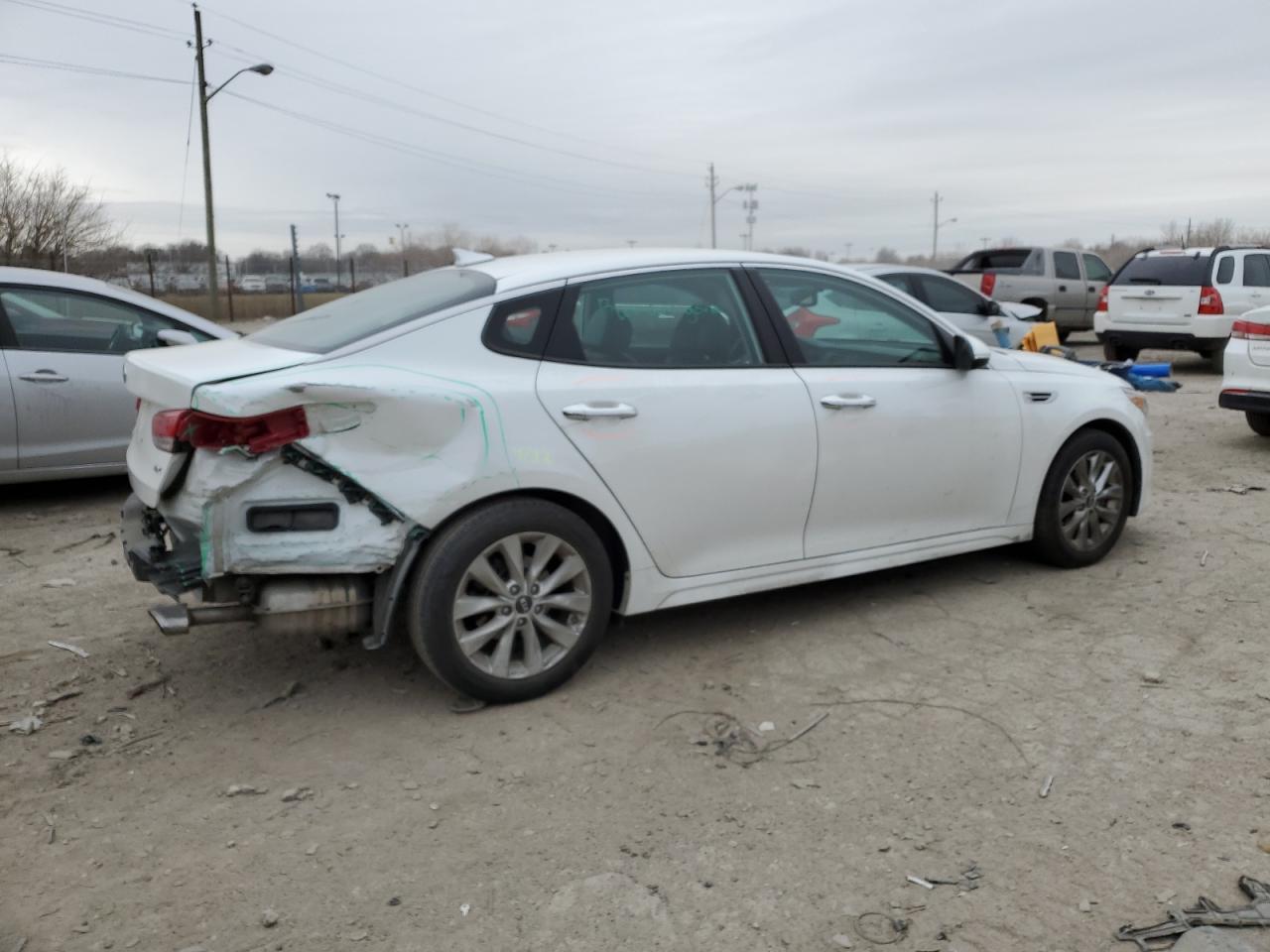 Photo 2 VIN: 5XXGU4L35GG062146 - KIA OPTIMA 