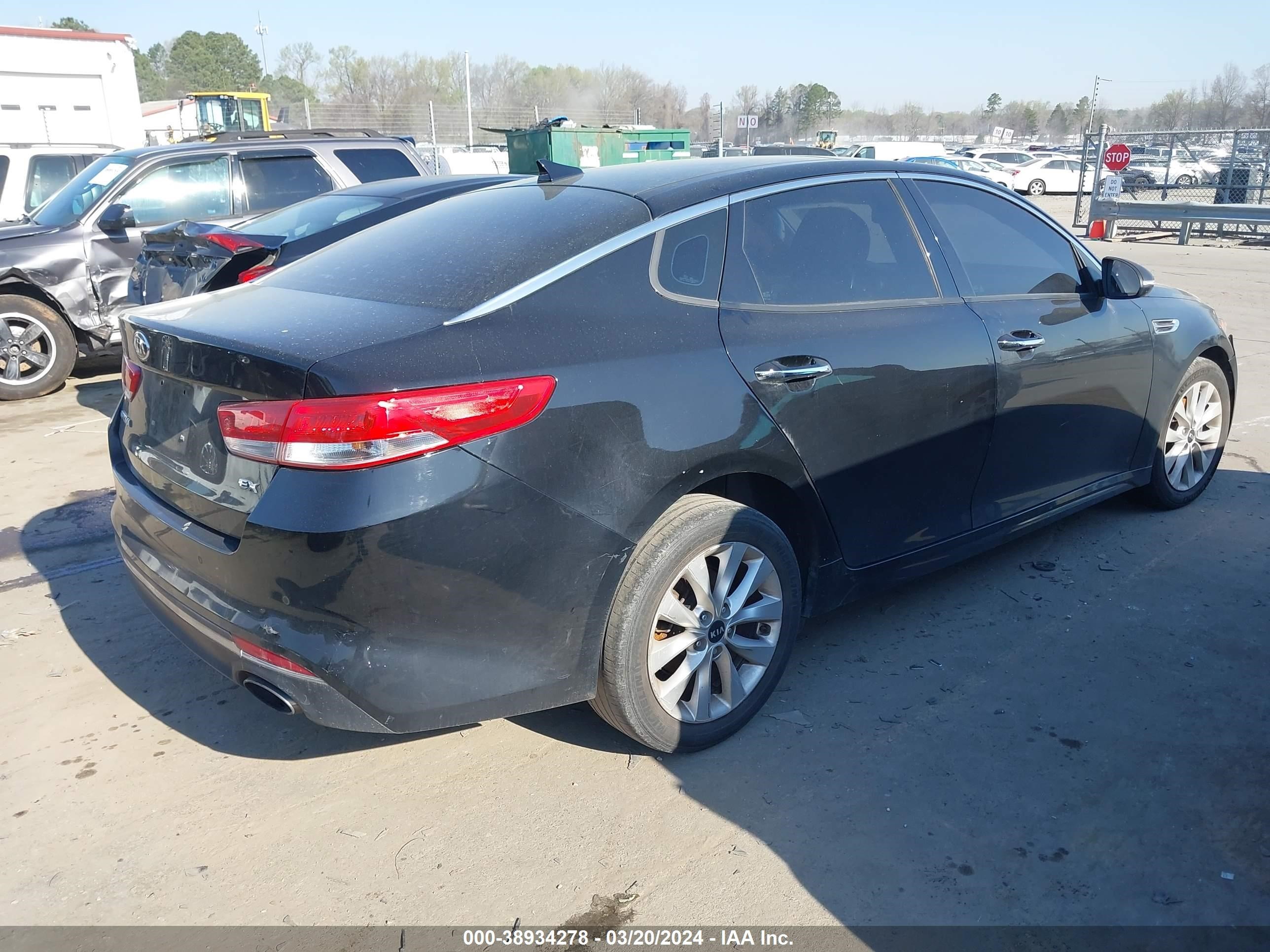 Photo 3 VIN: 5XXGU4L35GG108624 - KIA OPTIMA 