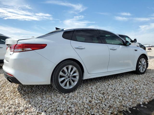 Photo 2 VIN: 5XXGU4L35HG138272 - KIA OPTIMA 