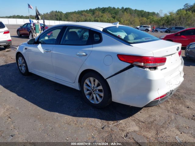 Photo 2 VIN: 5XXGU4L35JG246767 - KIA OPTIMA 