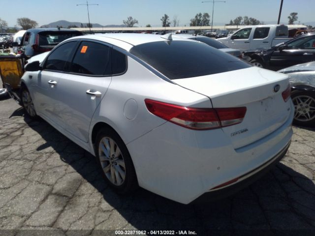 Photo 2 VIN: 5XXGU4L35JG255856 - KIA OPTIMA 