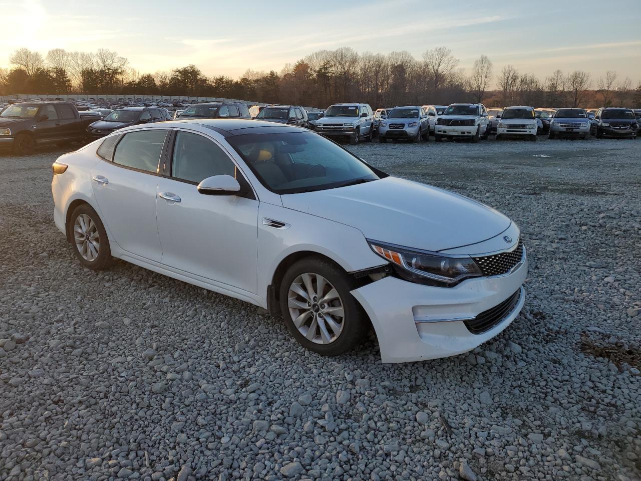 Photo 3 VIN: 5XXGU4L36GG085953 - KIA OPTIMA 