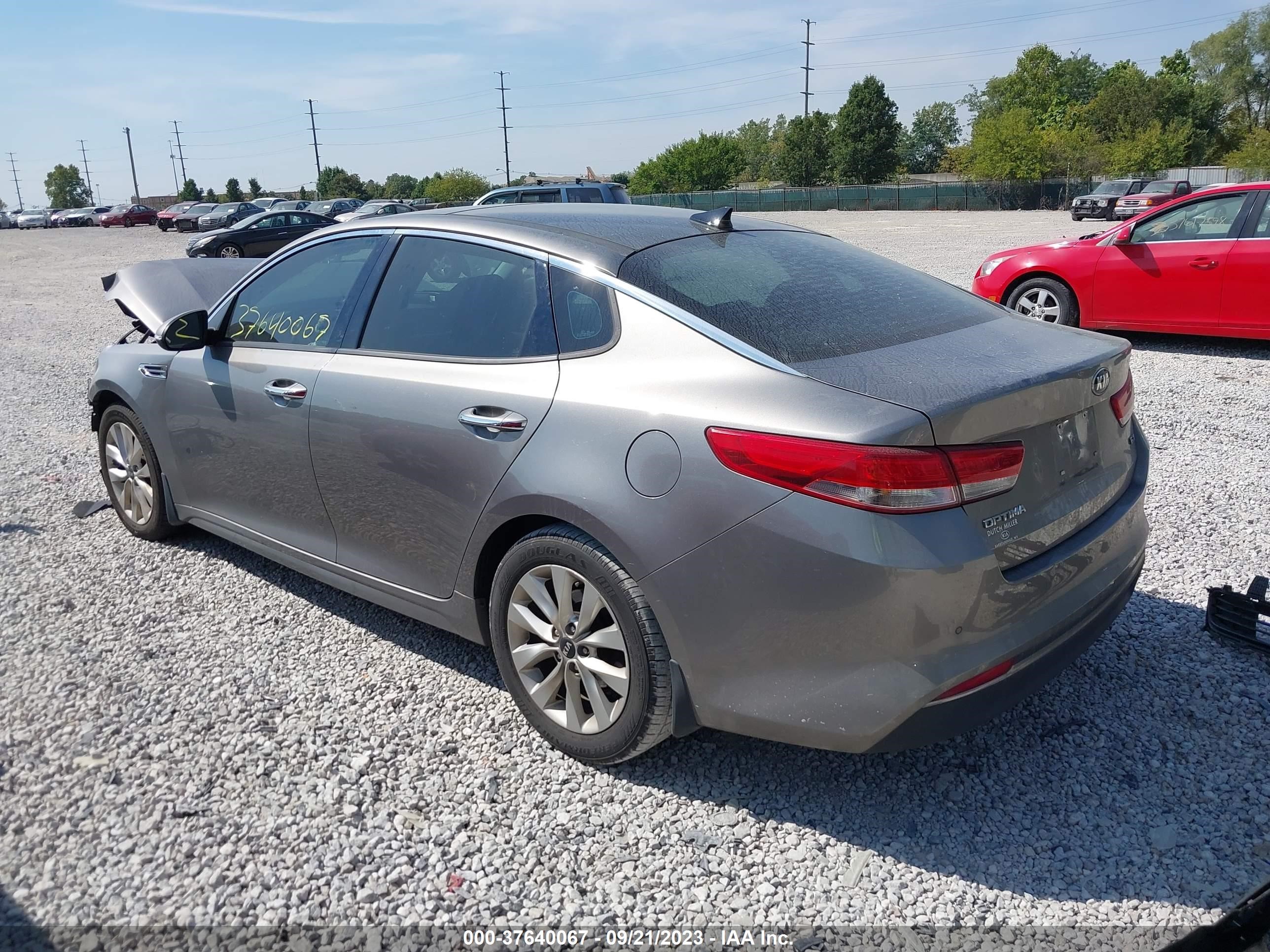 Photo 2 VIN: 5XXGU4L37GG042271 - KIA OPTIMA 