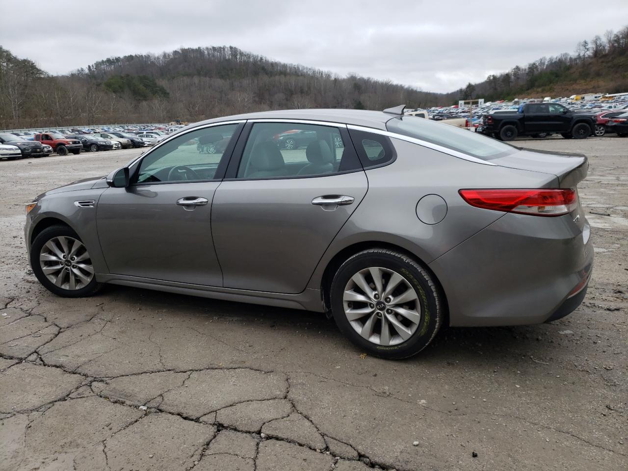 Photo 2 VIN: 5XXGU4L37GG094791 - KIA OPTIMA 