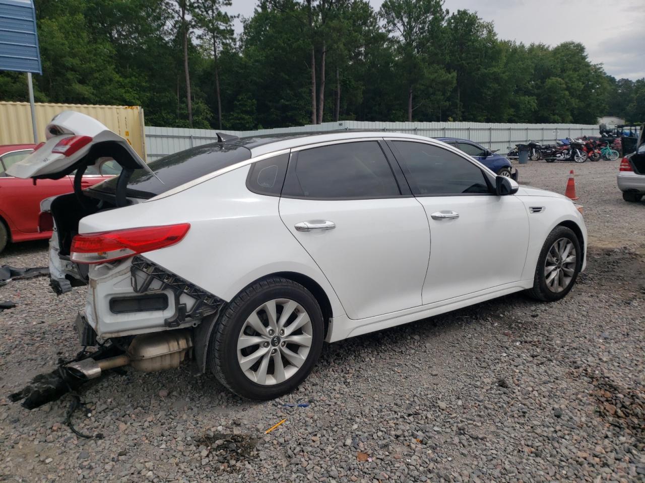 Photo 2 VIN: 5XXGU4L37HG126866 - KIA OPTIMA 