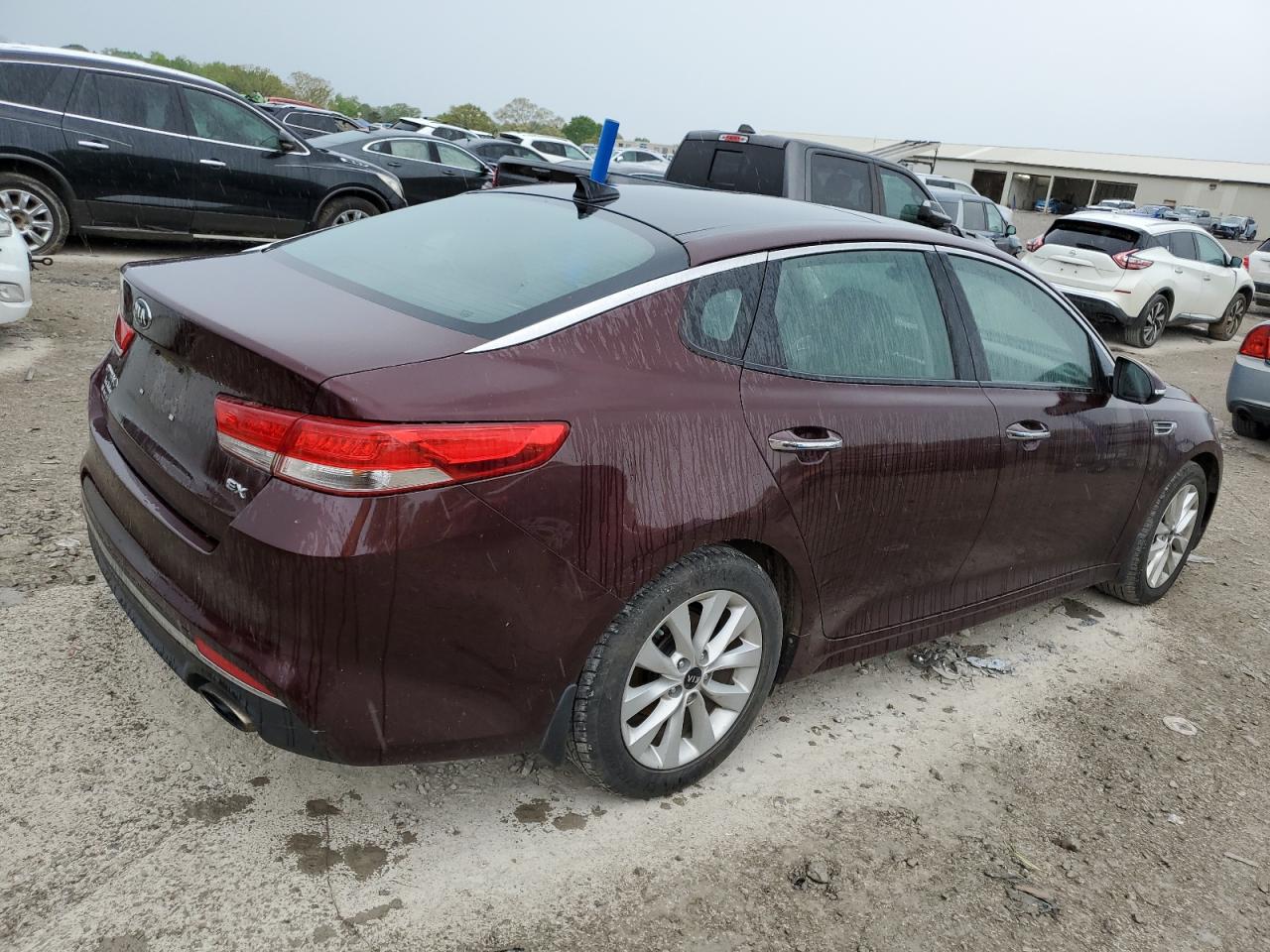 Photo 2 VIN: 5XXGU4L37JG237519 - KIA OPTIMA 