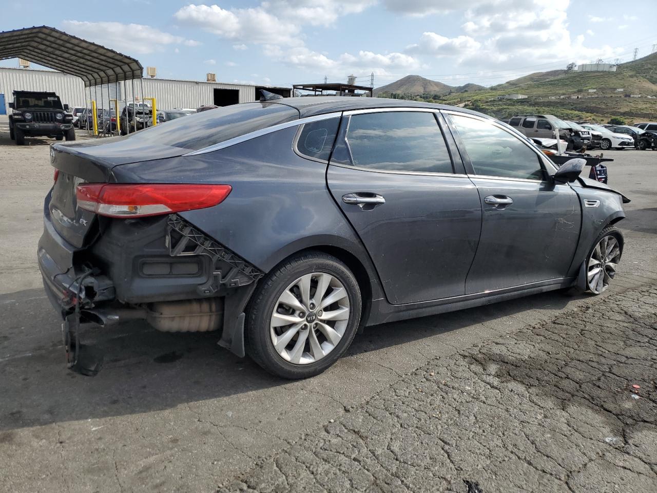 Photo 2 VIN: 5XXGU4L38HG135494 - KIA OPTIMA 