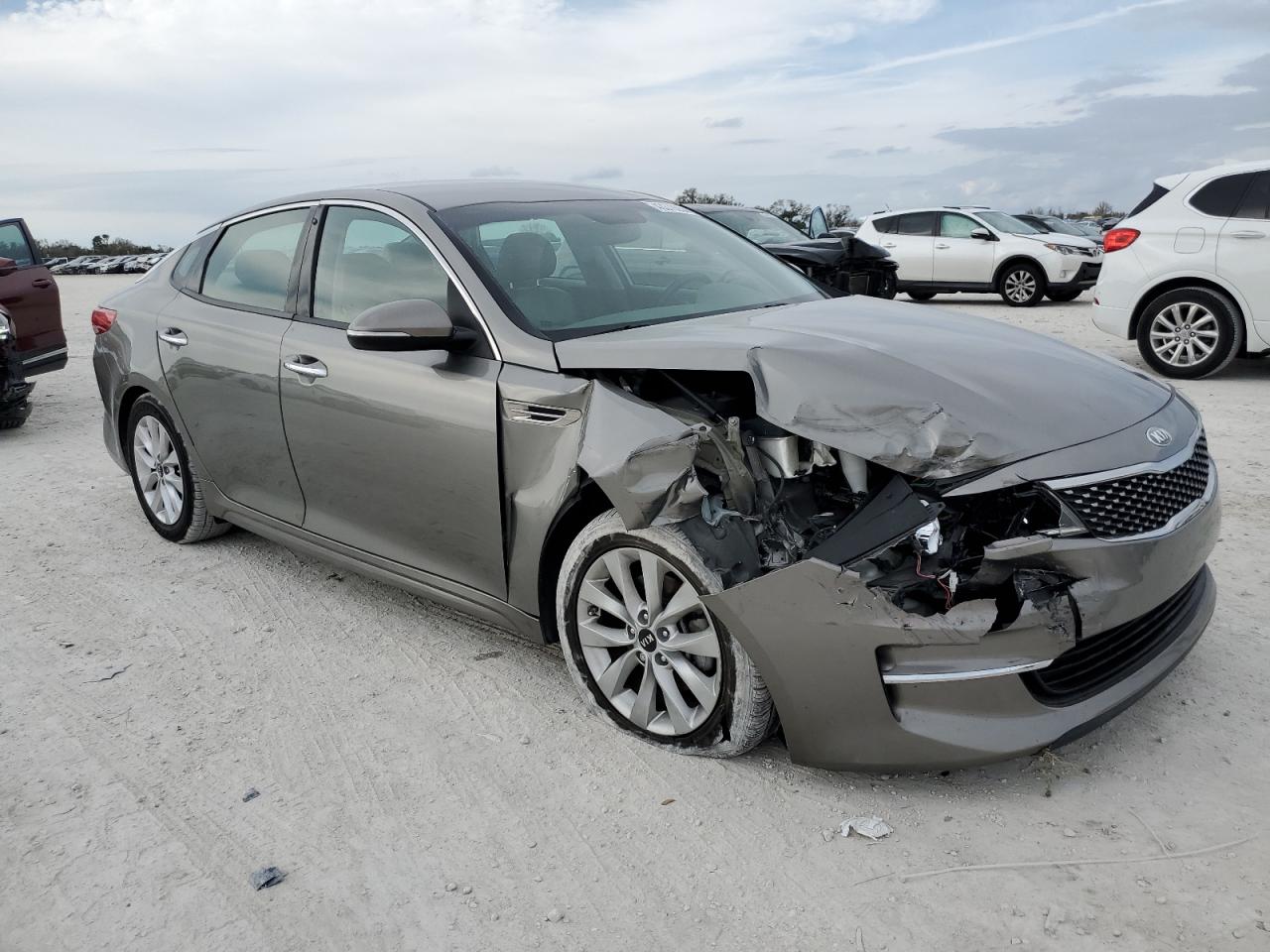 Photo 3 VIN: 5XXGU4L38JG221913 - KIA OPTIMA 