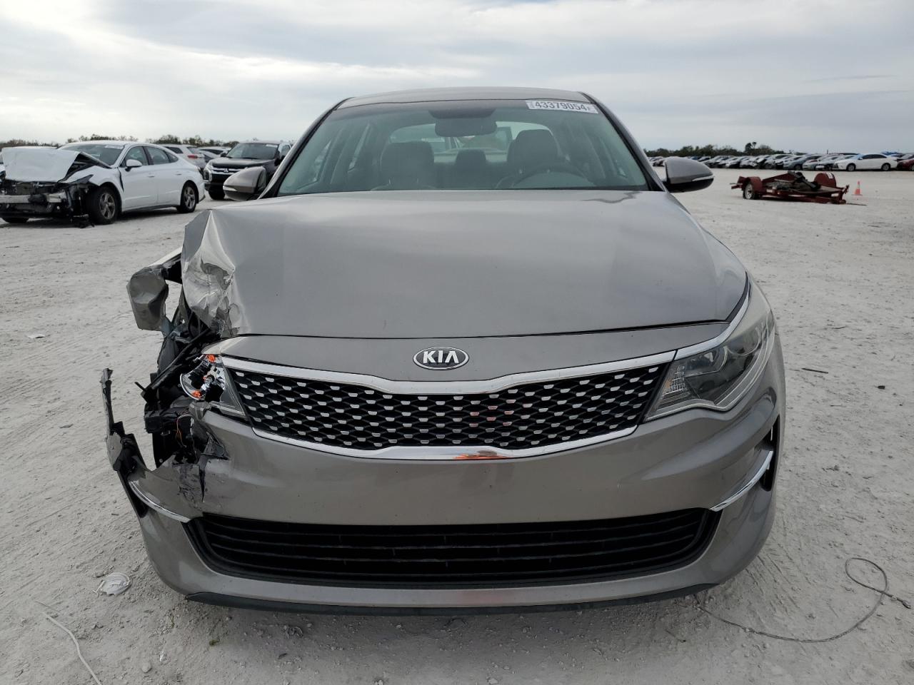 Photo 4 VIN: 5XXGU4L38JG221913 - KIA OPTIMA 