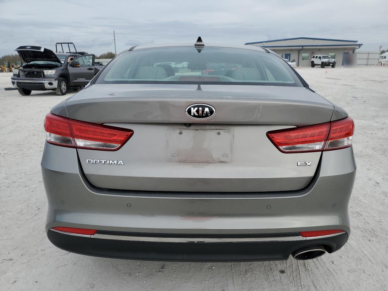 Photo 5 VIN: 5XXGU4L38JG221913 - KIA OPTIMA 