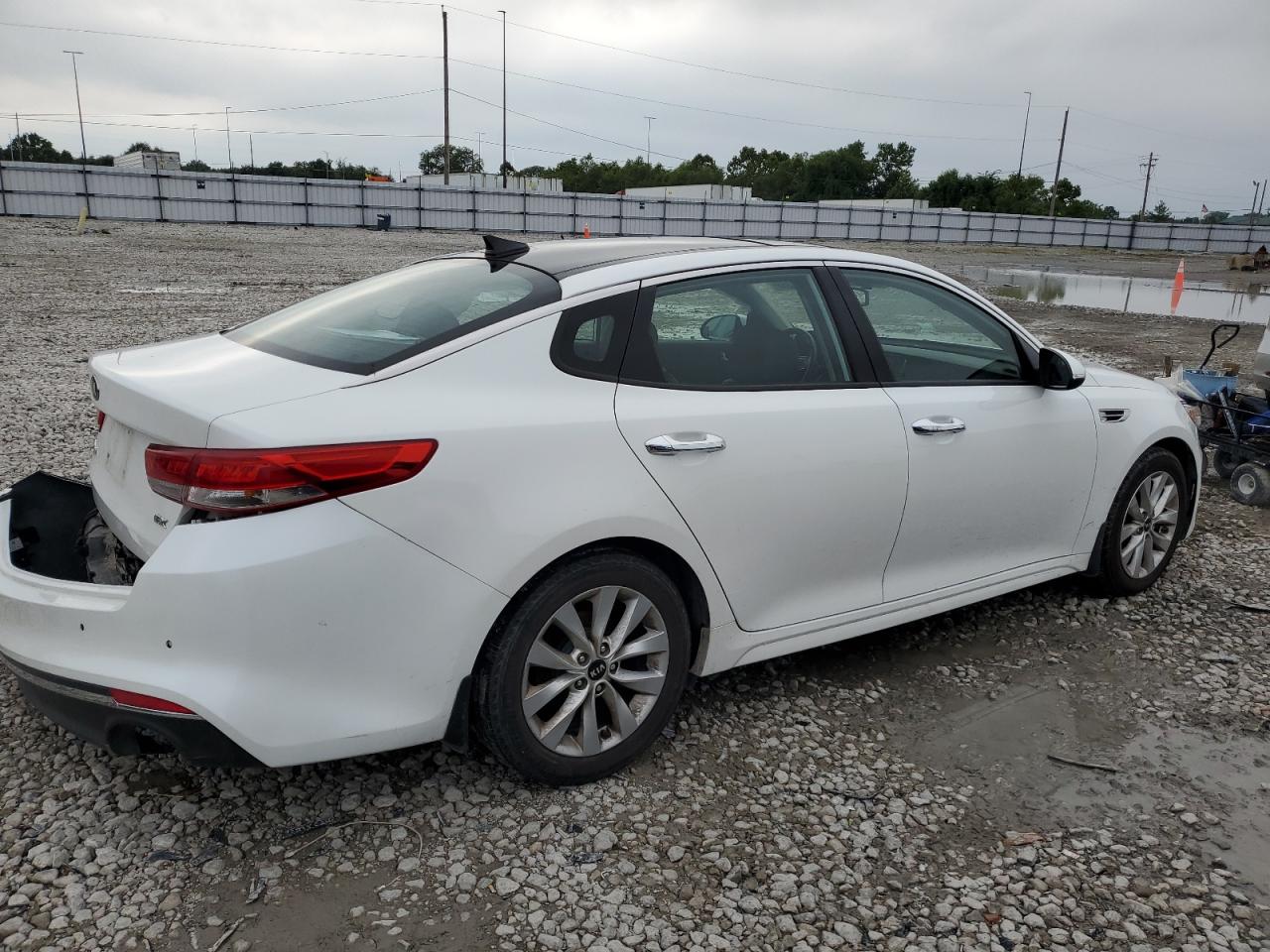 Photo 2 VIN: 5XXGU4L39GG054132 - KIA OPTIMA 