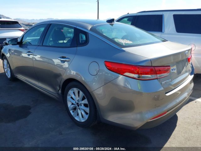 Photo 2 VIN: 5XXGU4L39HG137982 - KIA OPTIMA 