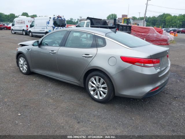 Photo 2 VIN: 5XXGU4L39JG194821 - KIA OPTIMA 