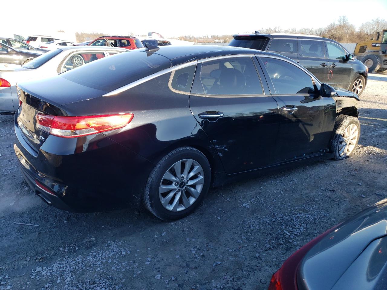 Photo 2 VIN: 5XXGU4L39JG223735 - KIA OPTIMA 