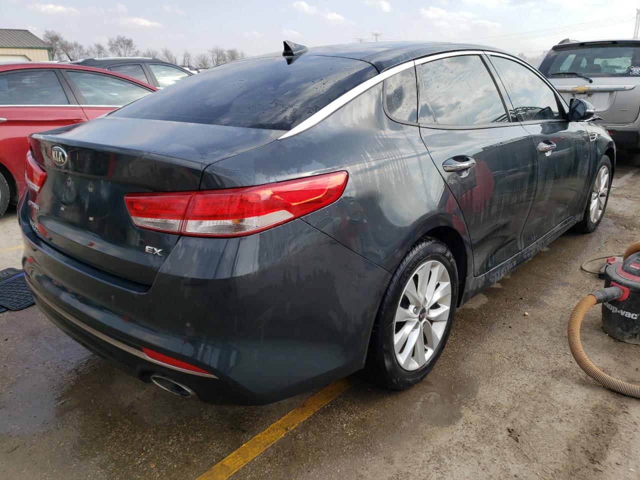 Photo 2 VIN: 5XXGU4L3XGG008731 - KIA OPTIMA 