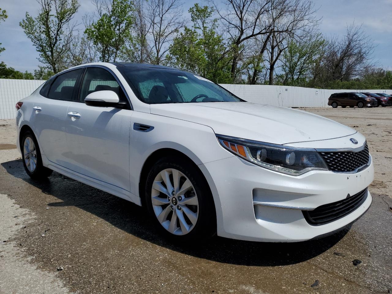 Photo 3 VIN: 5XXGU4L3XGG021527 - KIA OPTIMA 