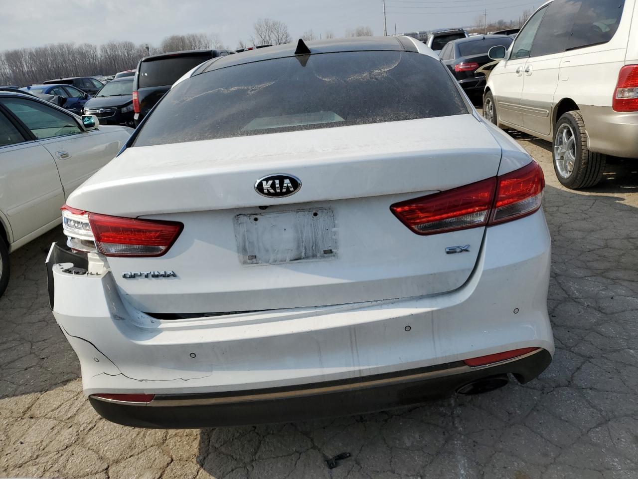 Photo 5 VIN: 5XXGU4L3XGG045360 - KIA OPTIMA 