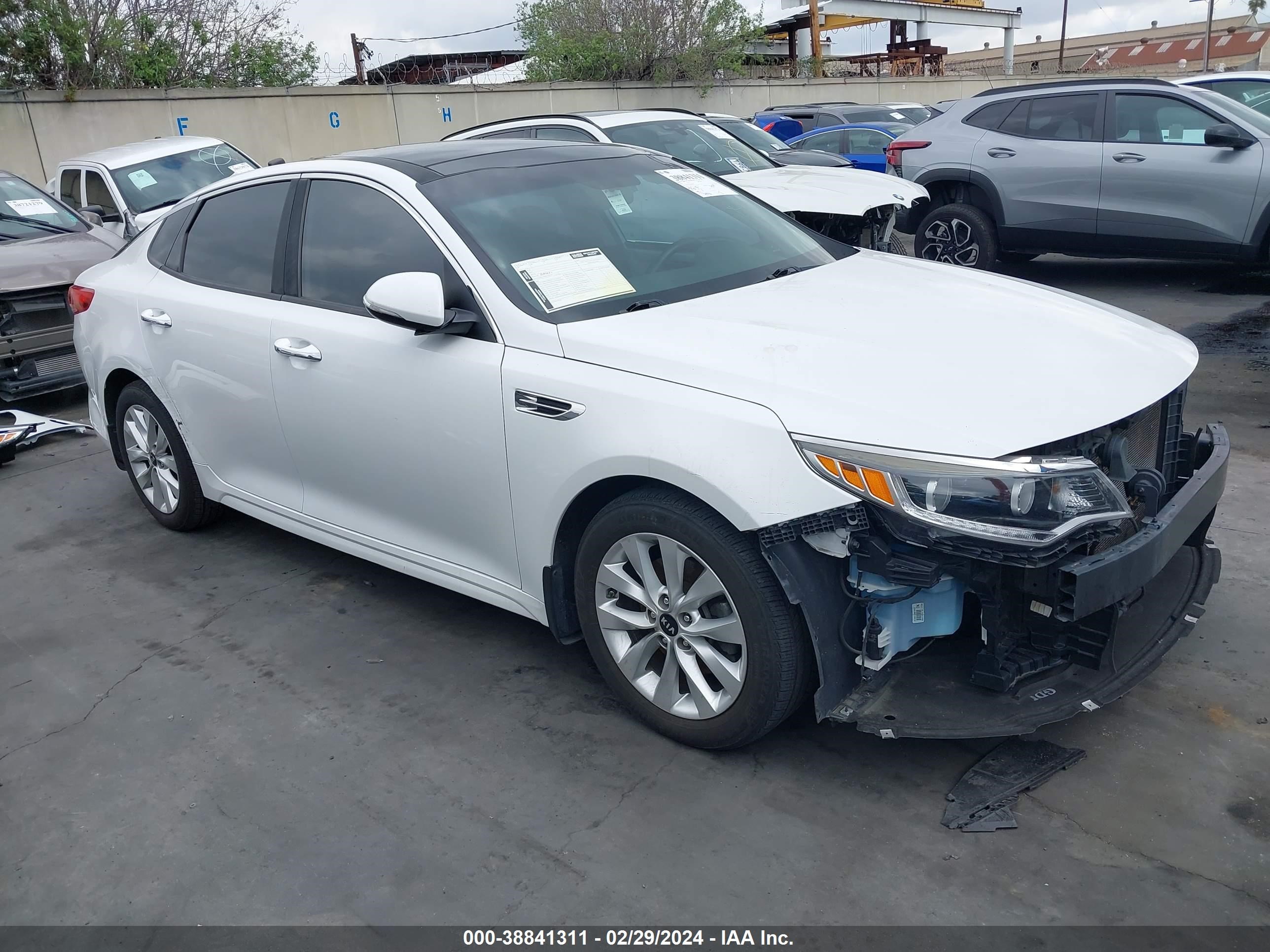 Photo 0 VIN: 5XXGU4L3XGG056651 - KIA OPTIMA 