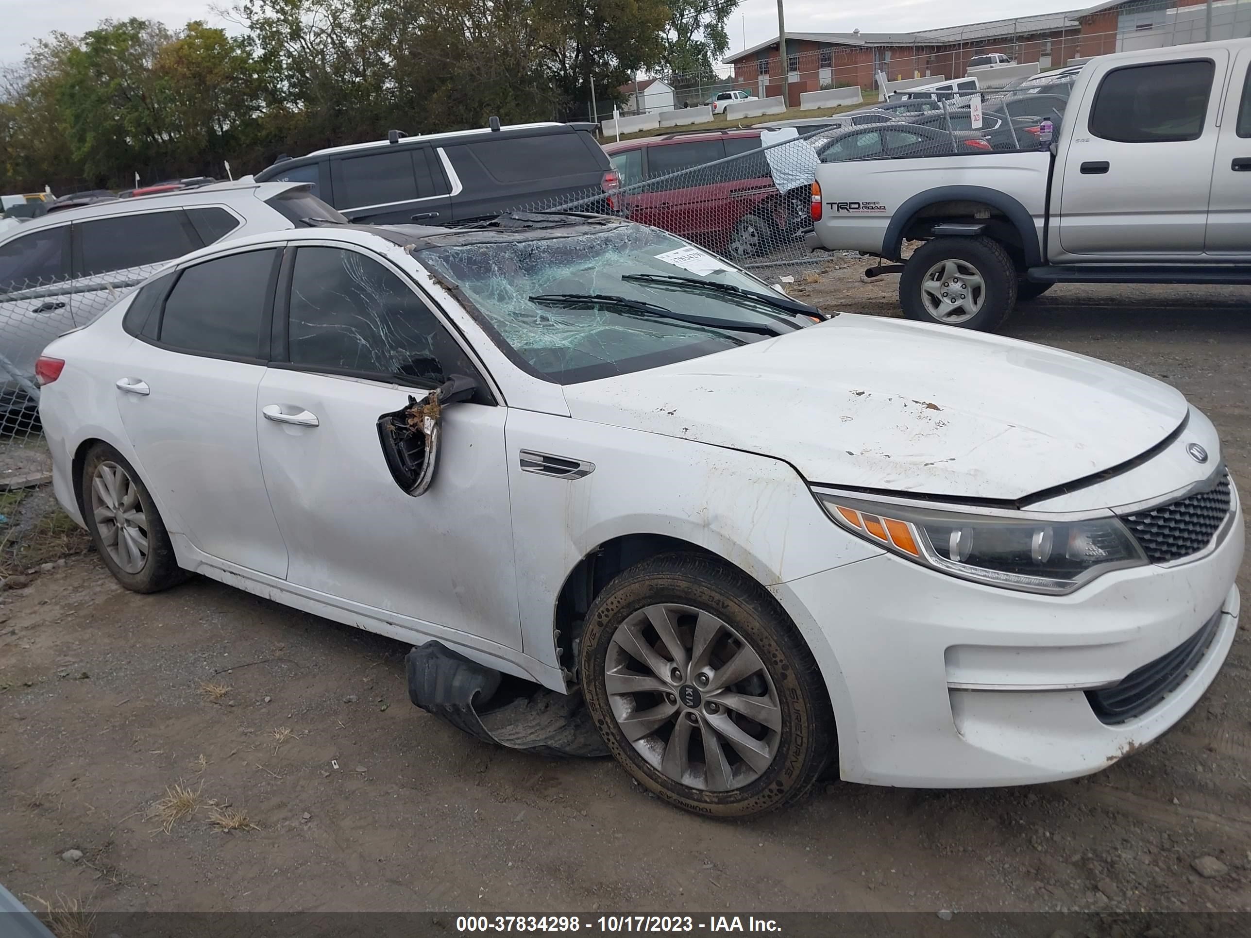 Photo 11 VIN: 5XXGU4L3XGG099497 - KIA OPTIMA 