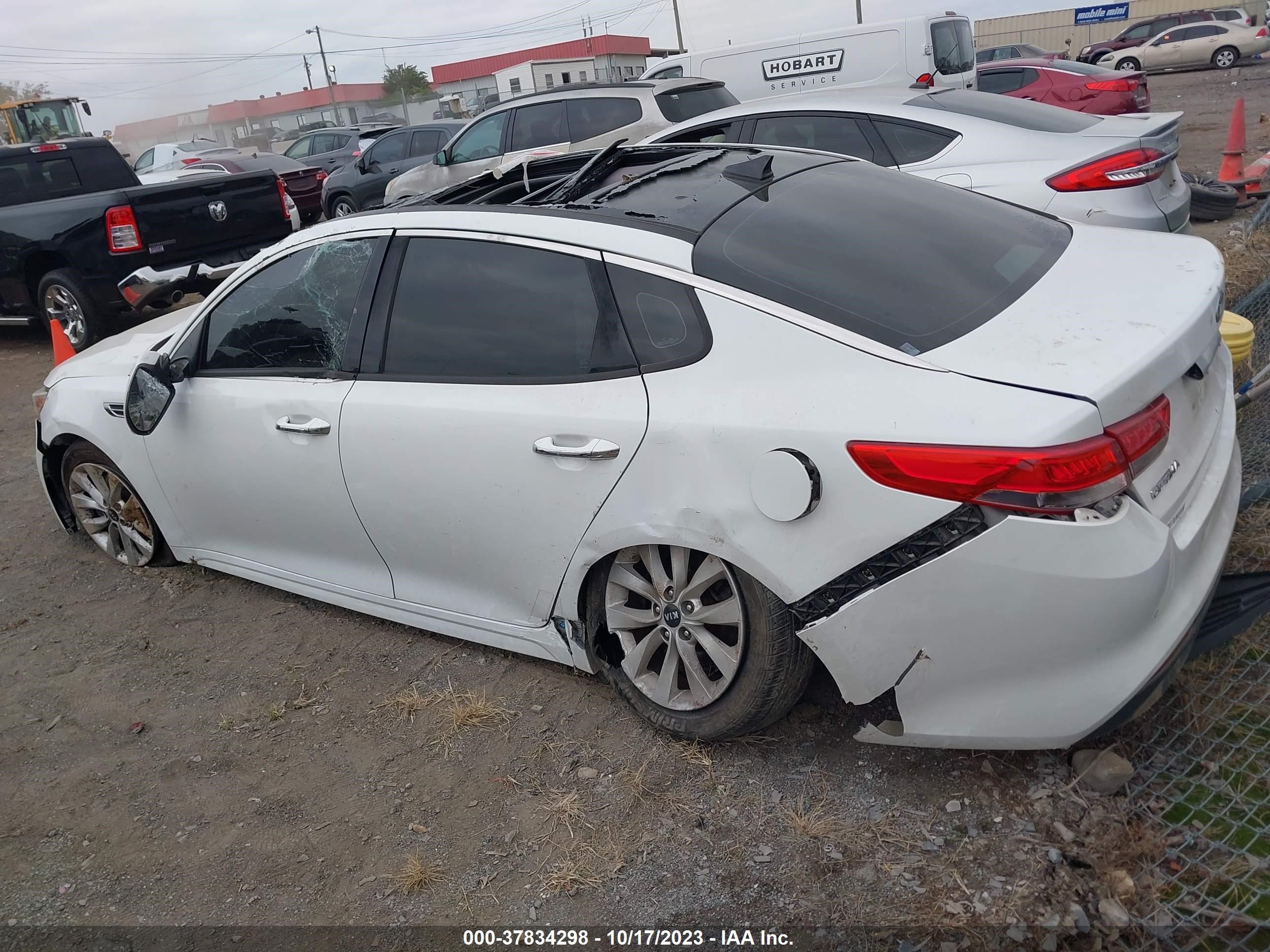 Photo 2 VIN: 5XXGU4L3XGG099497 - KIA OPTIMA 