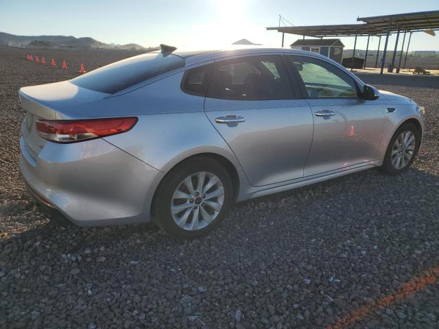 Photo 2 VIN: 5XXGU4L3XHG135903 - KIA OPTIMA 