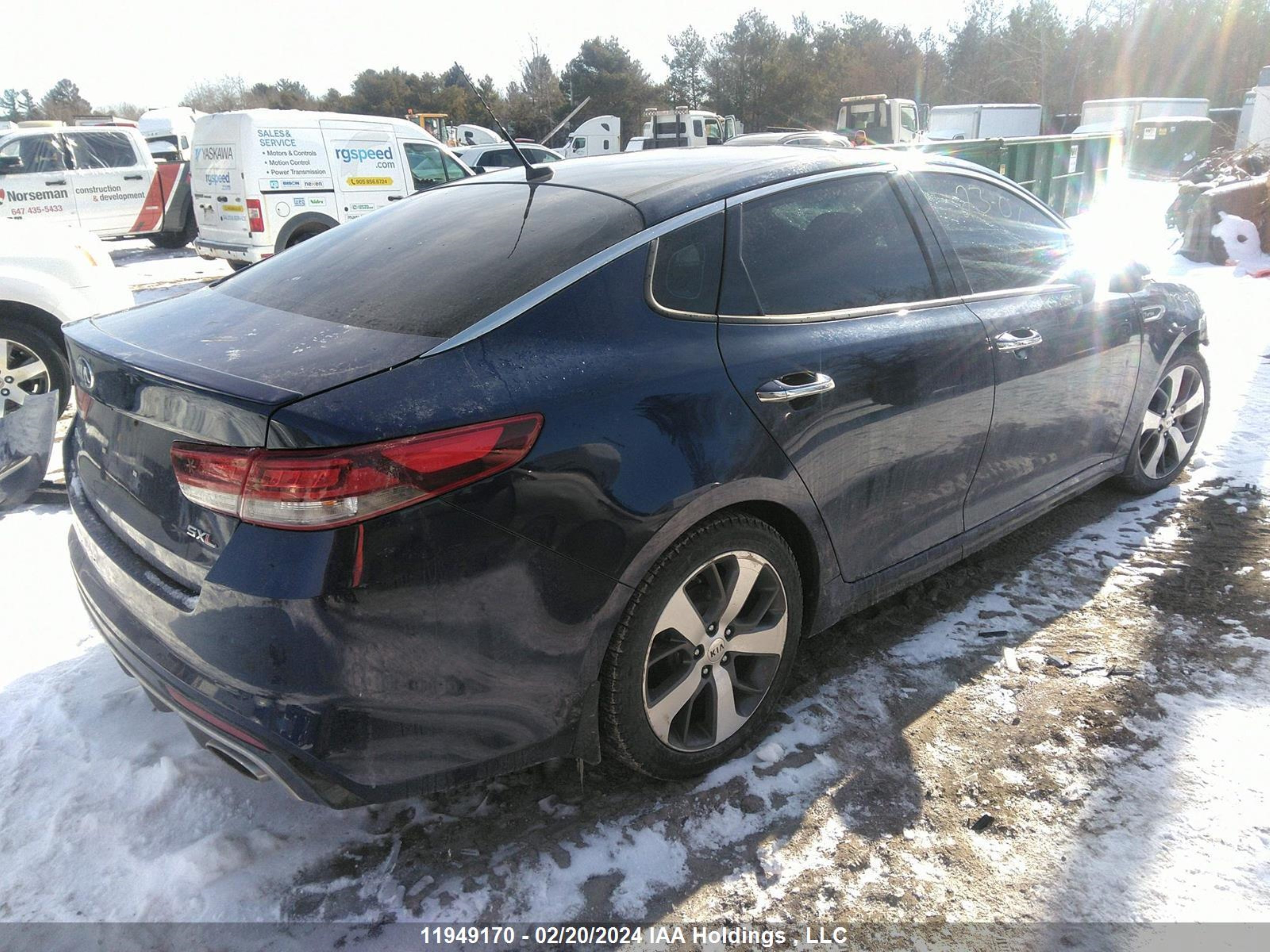 Photo 3 VIN: 5XXGV4L22JG221832 - KIA OPTIMA 