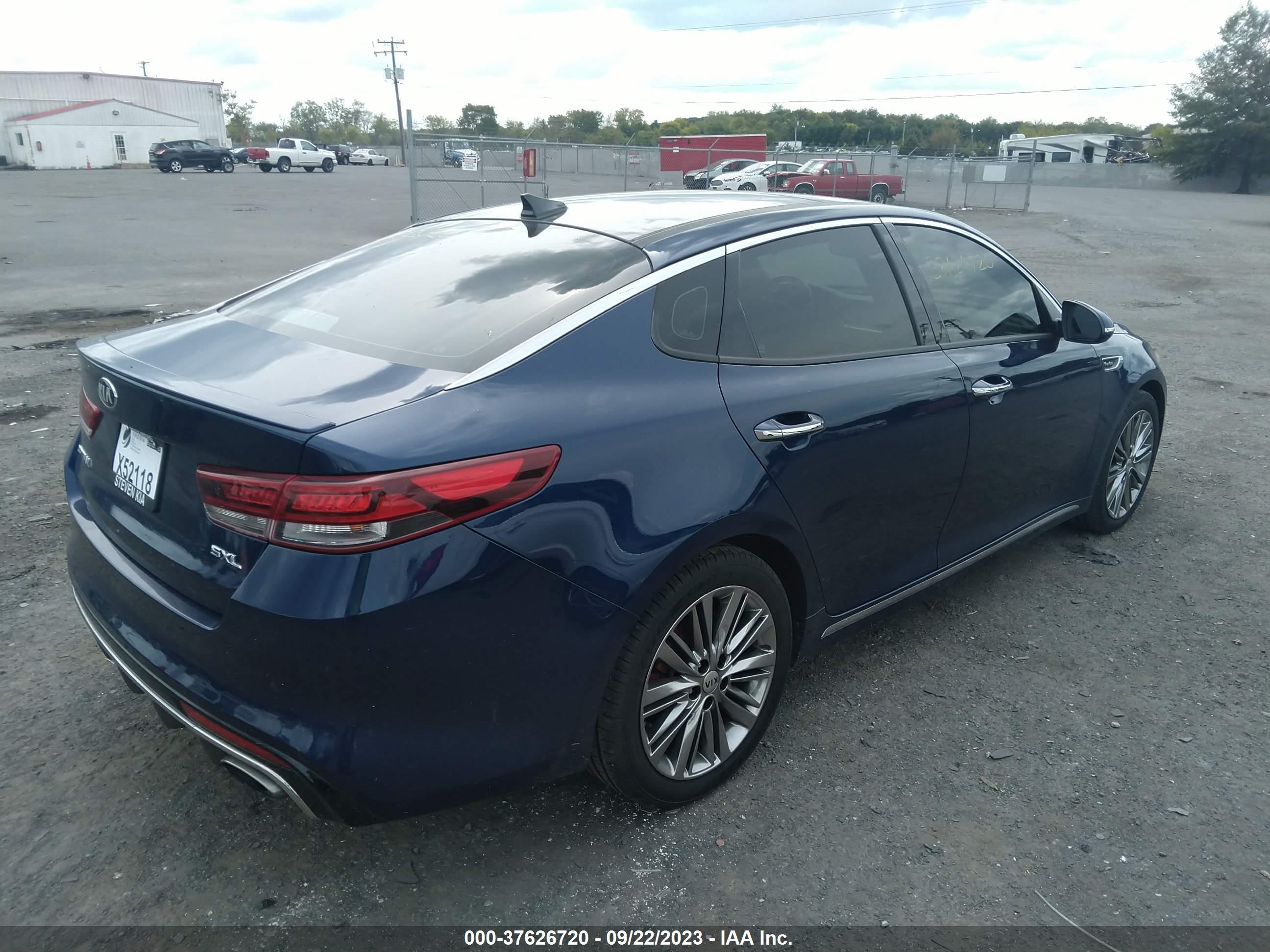 Photo 3 VIN: 5XXGV4L2XJG229936 - KIA OPTIMA 