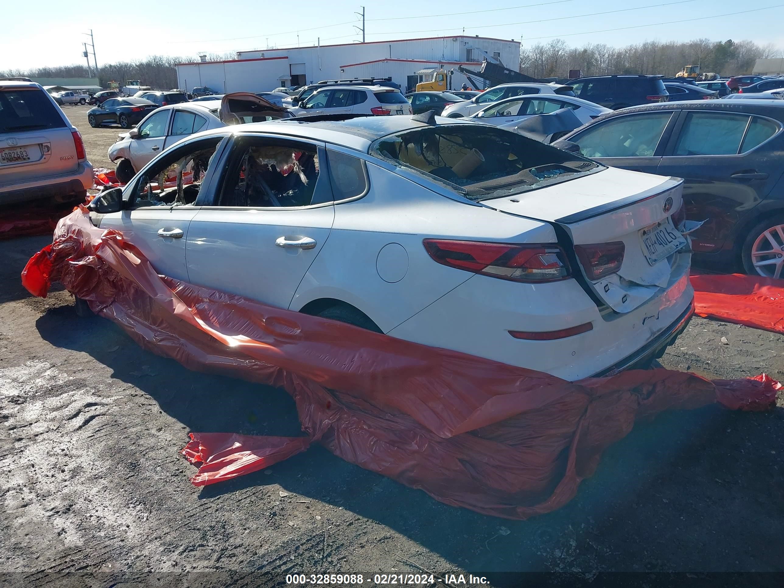 Photo 2 VIN: 5XXGW4L21LG442631 - KIA OPTIMA 