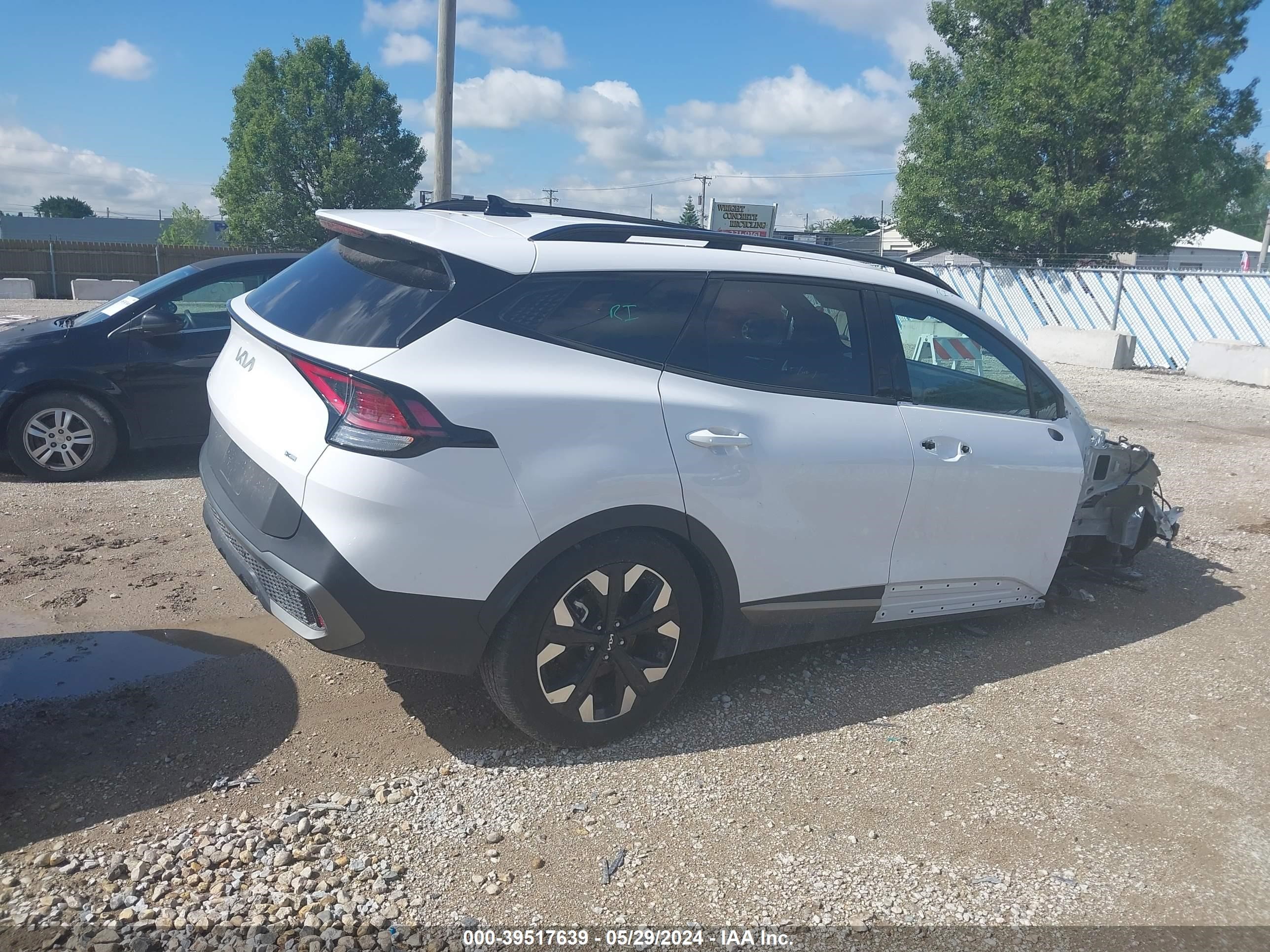 Photo 3 VIN: 5XYK6CAF6PG080050 - KIA SPORTAGE 