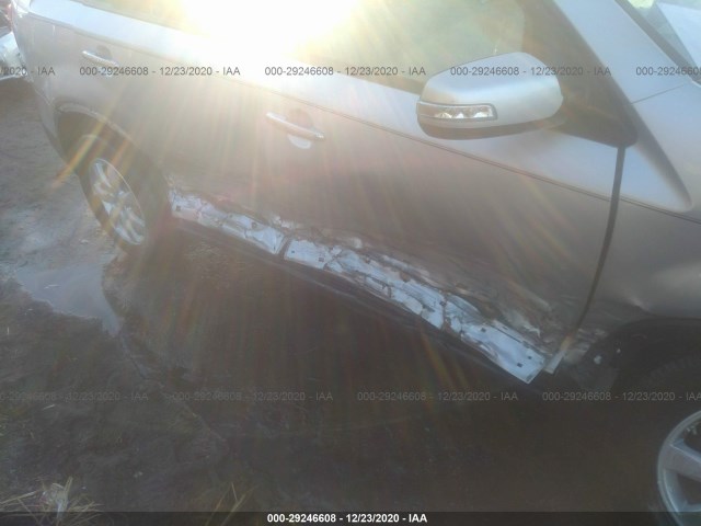 Photo 5 VIN: 5XYKT3A10BG003924 - KIA SORENTO 