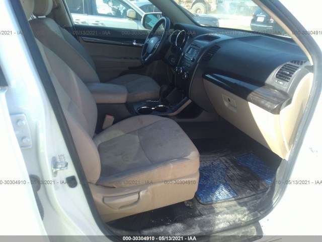 Photo 4 VIN: 5XYKT3A10BG052685 - KIA SORENTO 