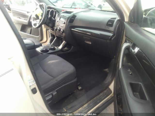 Photo 4 VIN: 5XYKT3A10CG222500 - KIA SORENTO 